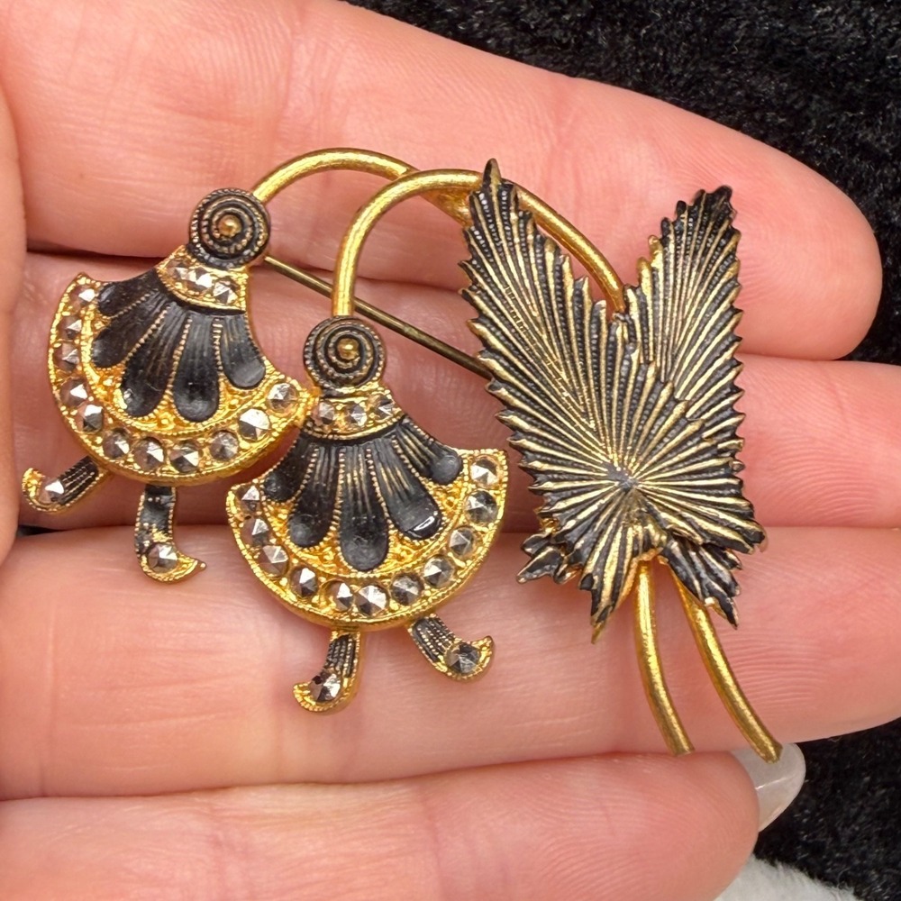 Vintage Czechoslovakia Flower Brooch Gold Tone Rhinestone Signed